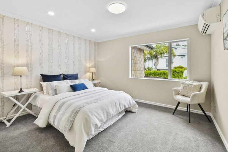 Photo of property in 15 Bejoy Rise, East Tamaki Heights, Auckland, 2016
