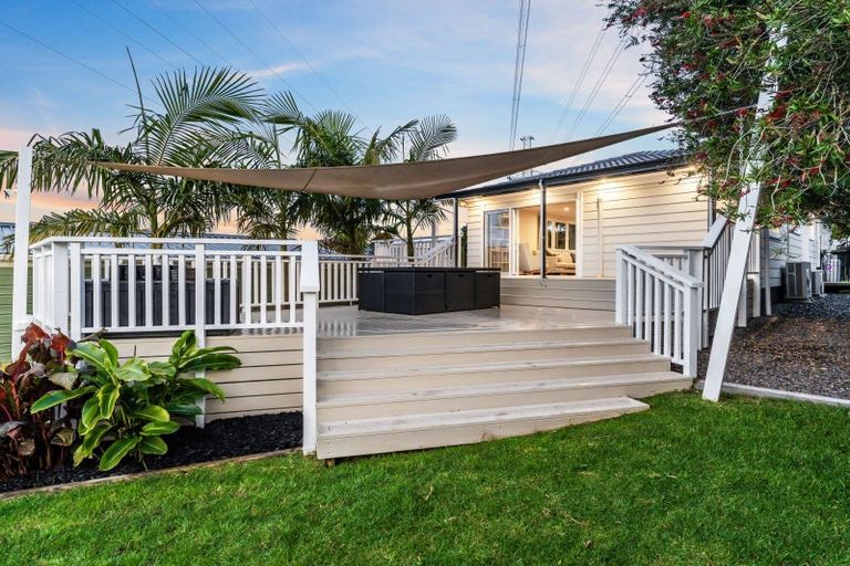 Photo of property in 26 Arlette Place, Massey, Auckland, 0614