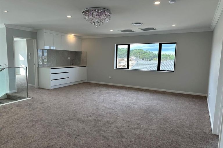 Photo of property in 13 Lumber Rise, Swanson, Auckland, 0614