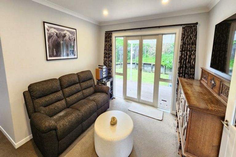 Photo of property in 9a Larsen Place, Merrilands, New Plymouth, 4312