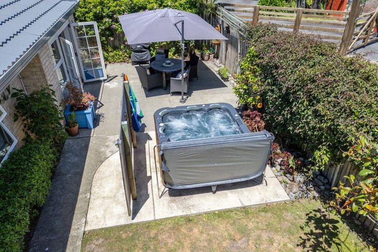 Photo of property in 308a Te Moana Road, Waikanae, 5036