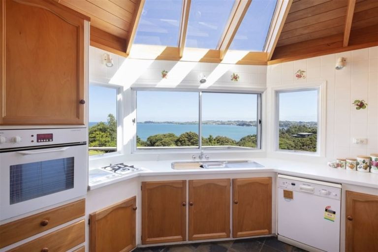 Photo of property in 6 Puriri Place, Sandspit, Warkworth, 0982