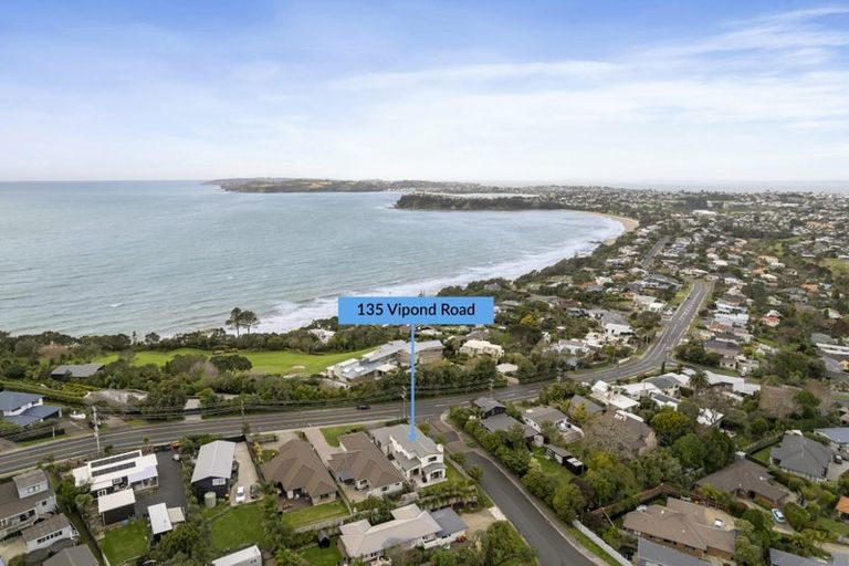 Photo of property in 135 Vipond Road, Stanmore Bay, Whangaparaoa, 0932