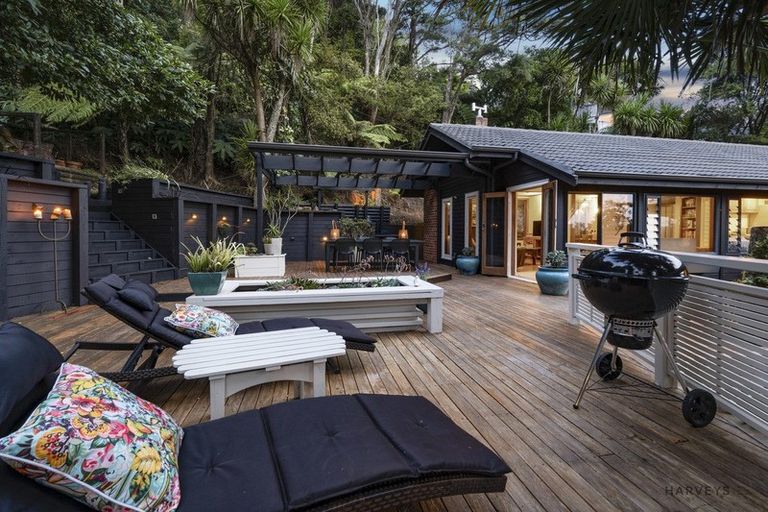 Photo of property in 27 Scenic Drive, Titirangi, Auckland, 0604