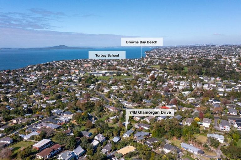 Photo of property in 2/74 Glamorgan Drive, Torbay, Auckland, 0630