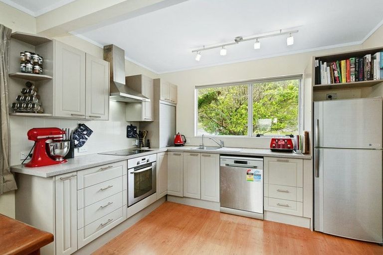 Photo of property in 102 Stewart Drive, Newlands, Wellington, 6037