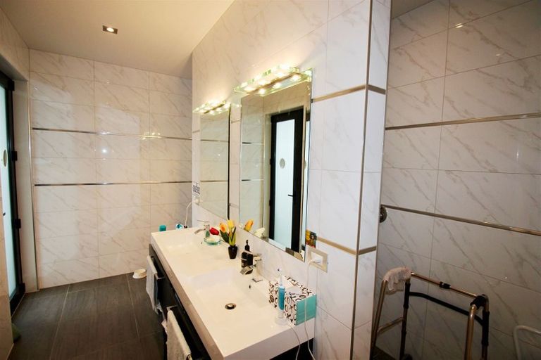 Photo of property in 8 Sara Way, Whitianga, 3510