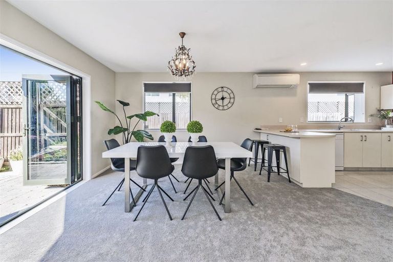 Photo of property in 3/118a Sawyers Arms Road, Northcote, Christchurch, 8052