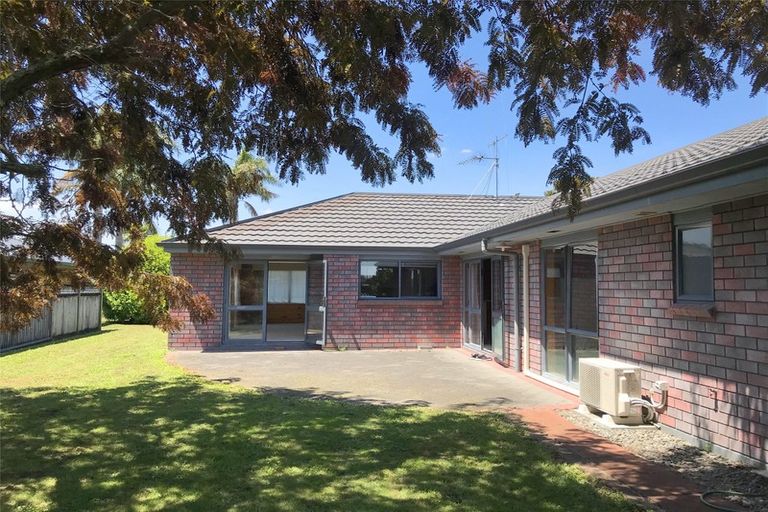 Photo of property in 13 Greenough Place, Rototuna, Hamilton, 3210