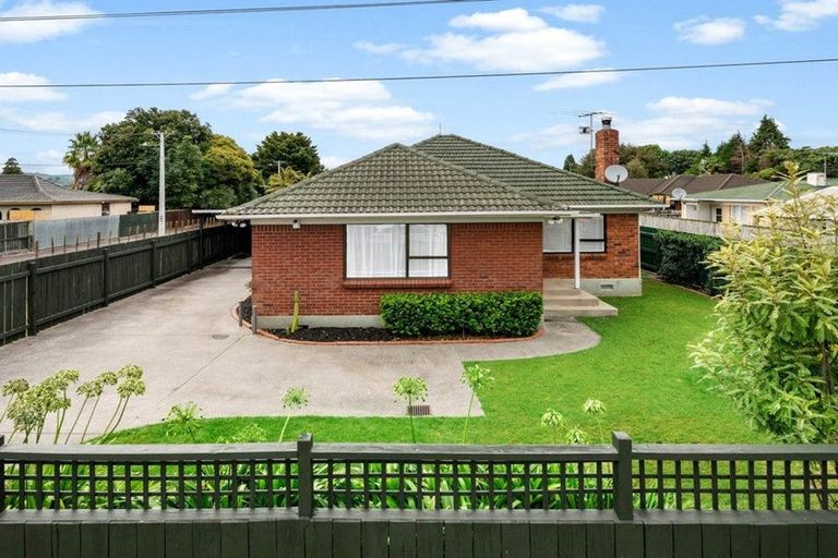 Photo of property in 35 Clevedon Road, Papakura, 2110