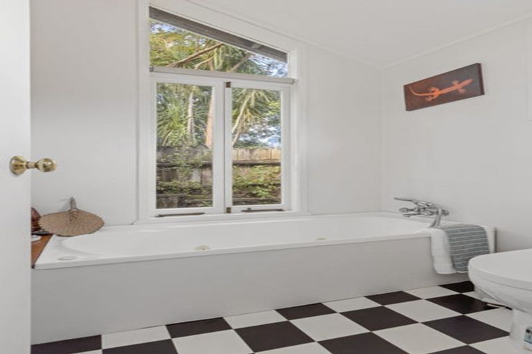 Photo of property in 264 Beach Road, Campbells Bay, Auckland, 0630