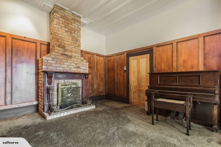 Photo of property in 5 Queen Street, Northcote Point, Auckland, 0627