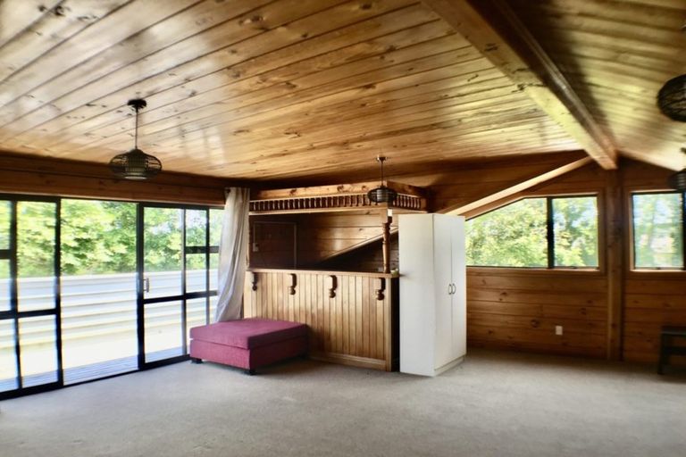 Photo of property in 263 Old North Road, Kumeu, 0892