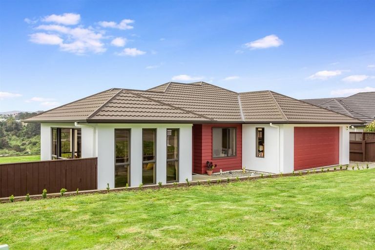Photo of property in 17 Tongariro Drive, Aotea, Porirua, 5024