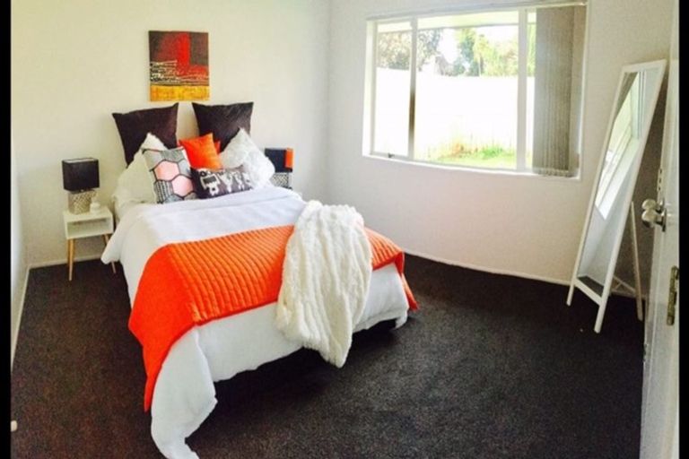 Photo of property in 2/19 Wai Iti Place, Clendon Park, Auckland, 2103