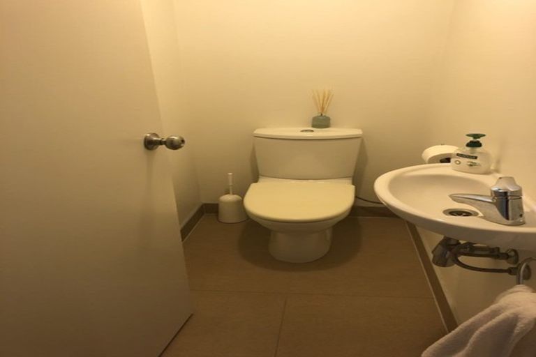 Photo of property in 118 Bleakhouse Road, Mellons Bay, Auckland, 2014