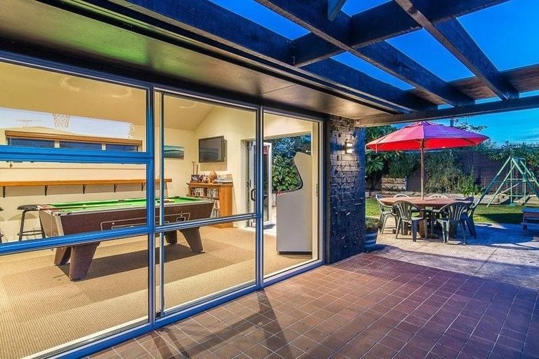 Photo of property in 32 Kapanui Road, Waikanae, 5036