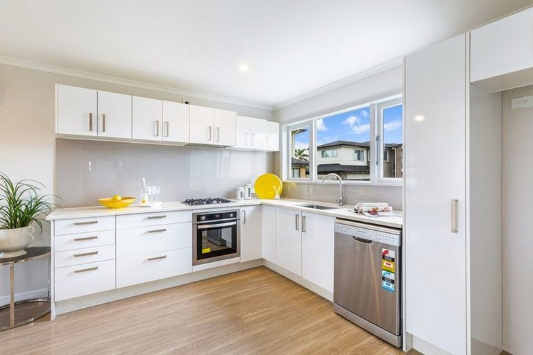 Photo of property in 61 Archibald Road, Kelston, Auckland, 0602