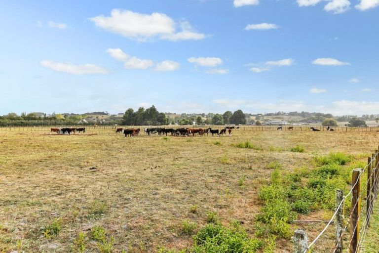 Photo of property in 19 Durey Road, Dairy Flat, 0792