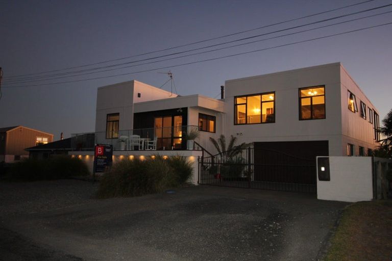 Photo of property in 8 Roore Street, Foxton Beach, Foxton, 4815