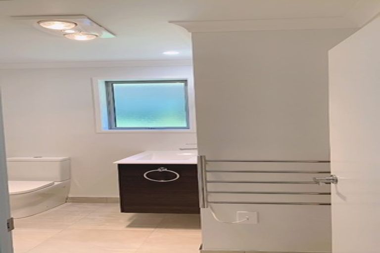 Photo of property in 16 Goh Place, Manurewa, Auckland, 2105