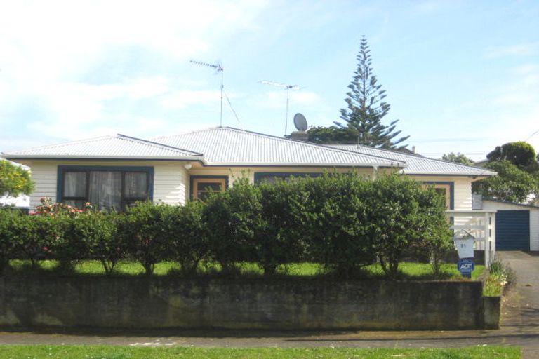 Photo of property in 21 Rospeath Crescent, Spotswood, New Plymouth, 4310