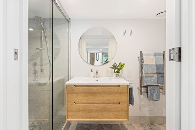 Photo of property in 51 Mcdowell Crescent, Hillcrest, Auckland, 0627