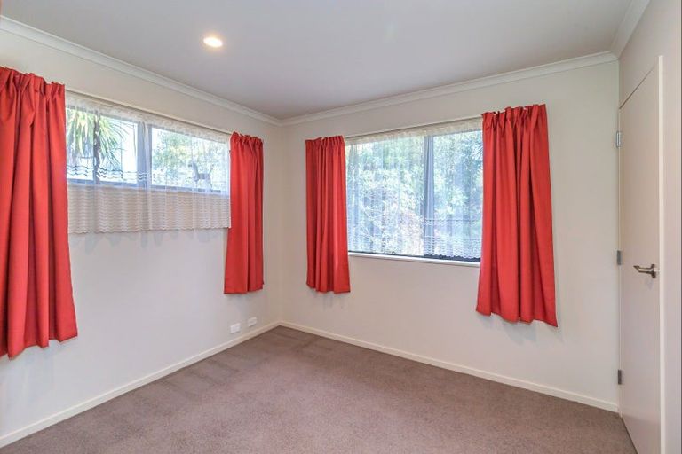 Photo of property in 68 Mako Mako Road, Levin, 5510