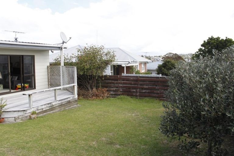 Photo of property in 2/17 Tristram Avenue, Forrest Hill, Auckland, 0620