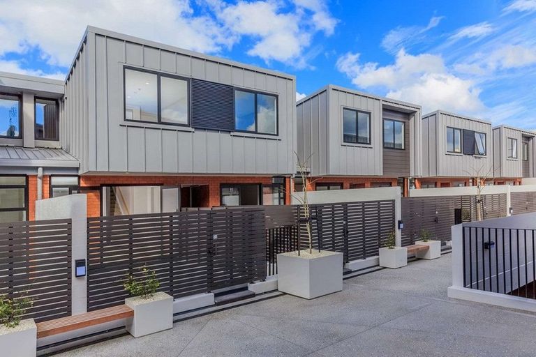 Photo of property in 18/4 Stables Lane, Silverdale, 0932