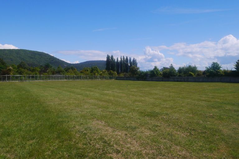 Photo of property in 135 Lisland Drive, Kinloch, Taupo, 3377