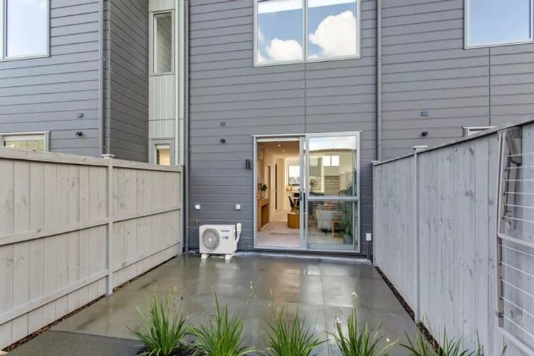 Photo of property in 10 Viridian Avenue, Rosehill, Papakura, 2113