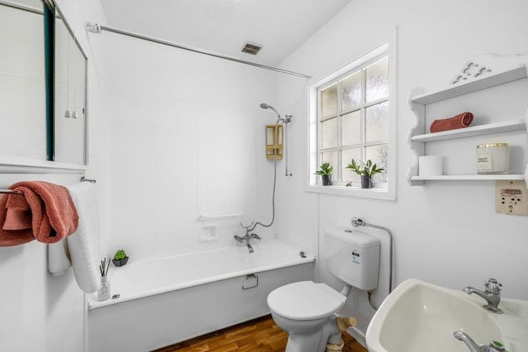 Photo of property in 2/3 Tuirau Place, Ilam, Christchurch, 8041