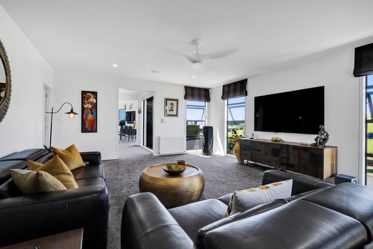 Photo of property in 15 Links Drive, Waiwhakaiho, New Plymouth, 4312