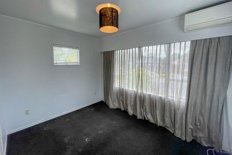 Photo of property in 15 Rerewai Place, Kelston, Auckland, 0602