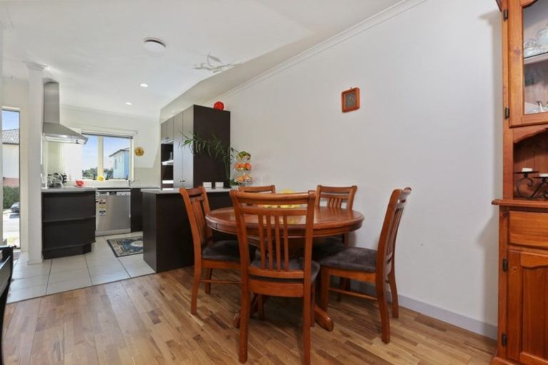 Photo of property in 6 Brashier Circle, Sunnyvale, Auckland, 0612