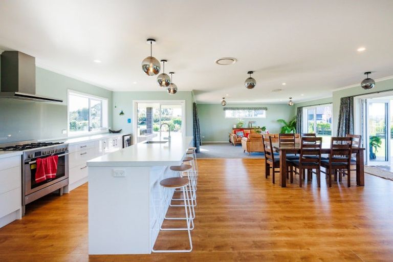 Photo of property in 21 Loveston Lane, Kelvin Grove, Palmerston North, 4470
