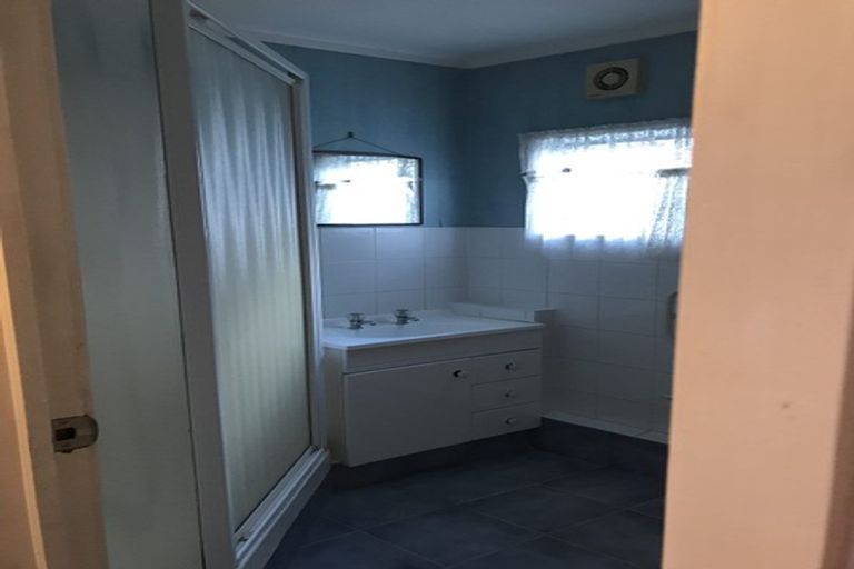 Photo of property in 97 Hobsonville Road, West Harbour, Auckland, 0618