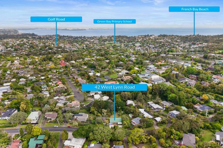 Photo of property in 42 West Lynn Road, Titirangi, Auckland, 0604