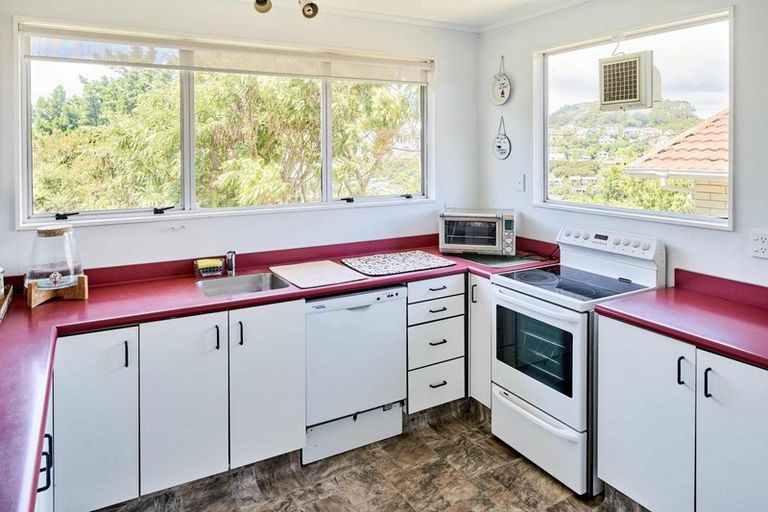 Photo of property in 99 Kahu Road, Paremata, Porirua, 5024