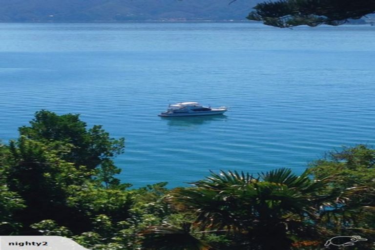 Photo of property in 2 Maramanui Way, Karaka Bays, Wellington, 6022