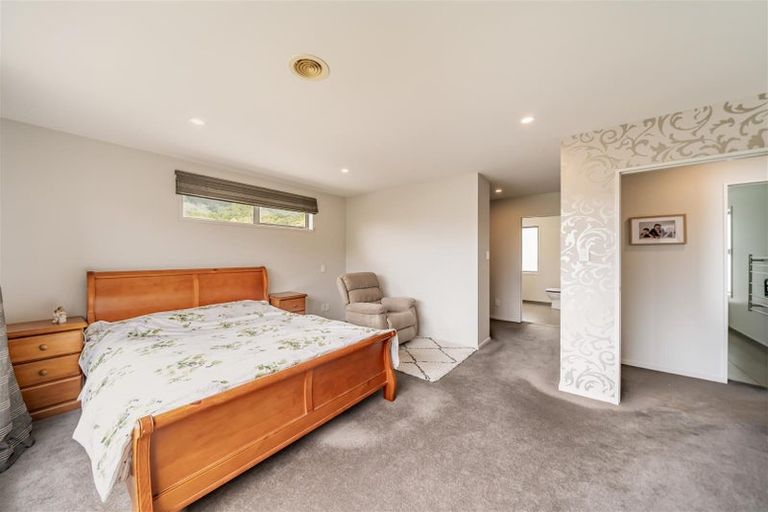 Photo of property in 7 Halewood Grove, Churton Park, Wellington, 6037