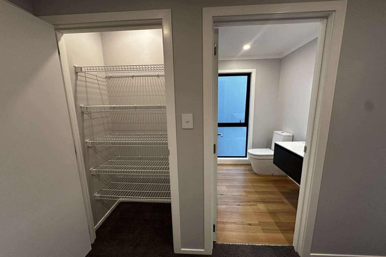 Photo of property in 4 Gloaming Lane, Wallaceville, Upper Hutt, 5018