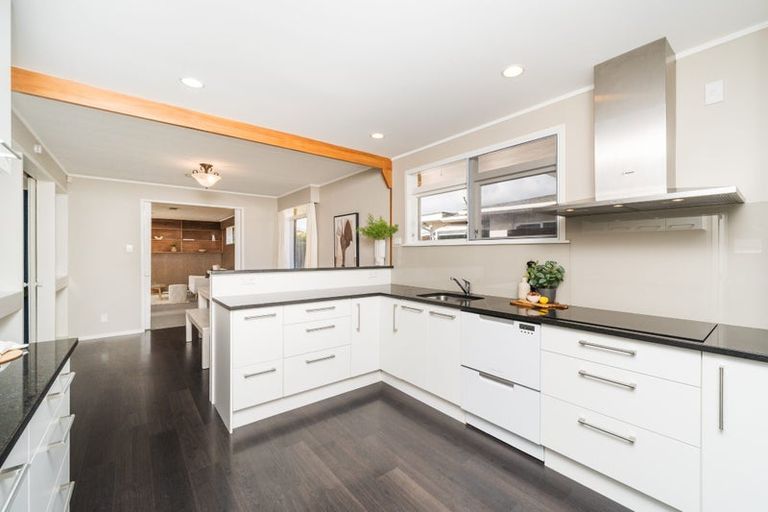 Photo of property in 65 Wikiriwhi Crescent, Awapuni, Palmerston North, 4412