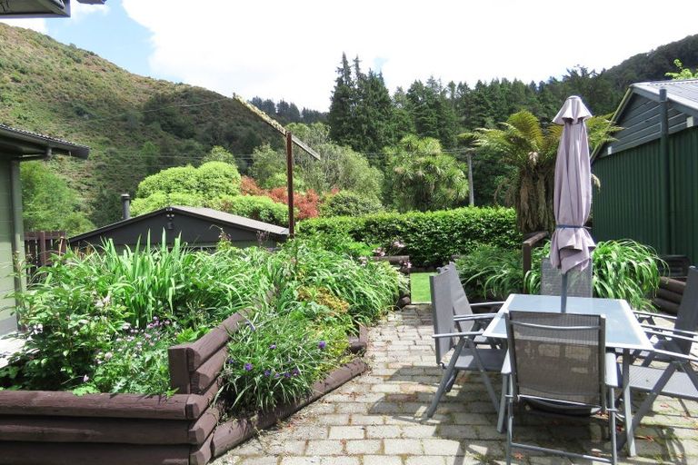 Photo of property in 20 Ramsay Street, Blacks Point, Reefton, 7830