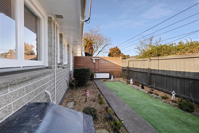 Photo of property in 2/7 Curletts Road, Sockburn, Christchurch, 8042