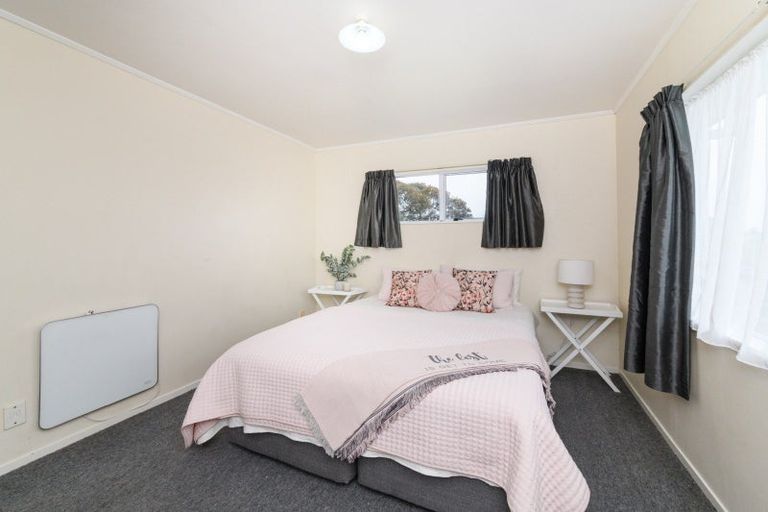 Photo of property in 31 Lydia Place, Kelvin Grove, Palmerston North, 4414