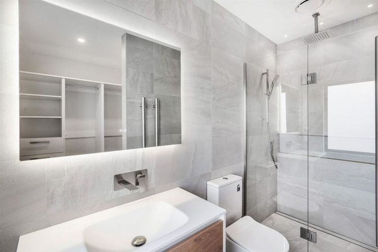 Photo of property in 1a Mcfaddens Road, St Albans, Christchurch, 8052