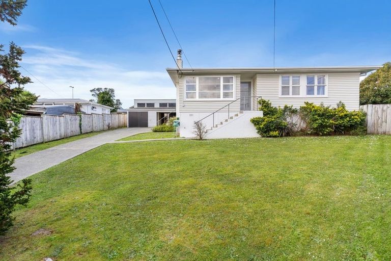 Photo of property in 13 Sheehan Road, Te Atatu South, Auckland, 0610