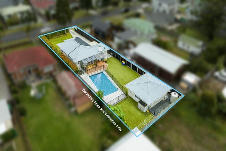 Photo of property in 13 Peachgrove Road, Te Atatu Peninsula, Auckland, 0610